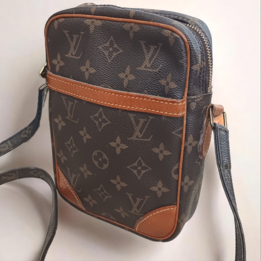 Louis Vuitton ✨️Danube PM Monogram Crossbody Bag UNISEX - Picture 5 of 17